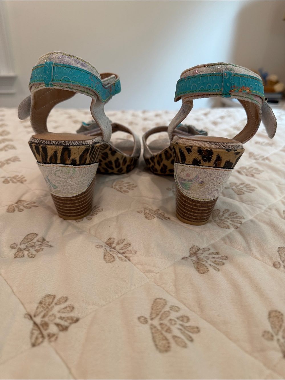 Floral Accent Sandals for Women - Picture 5 of 9
